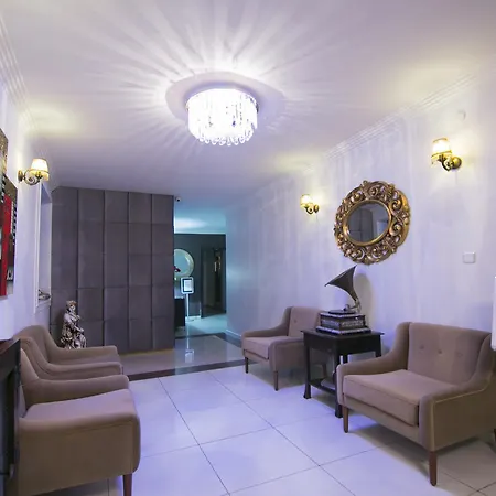 Cevik Palace Hotell 2*